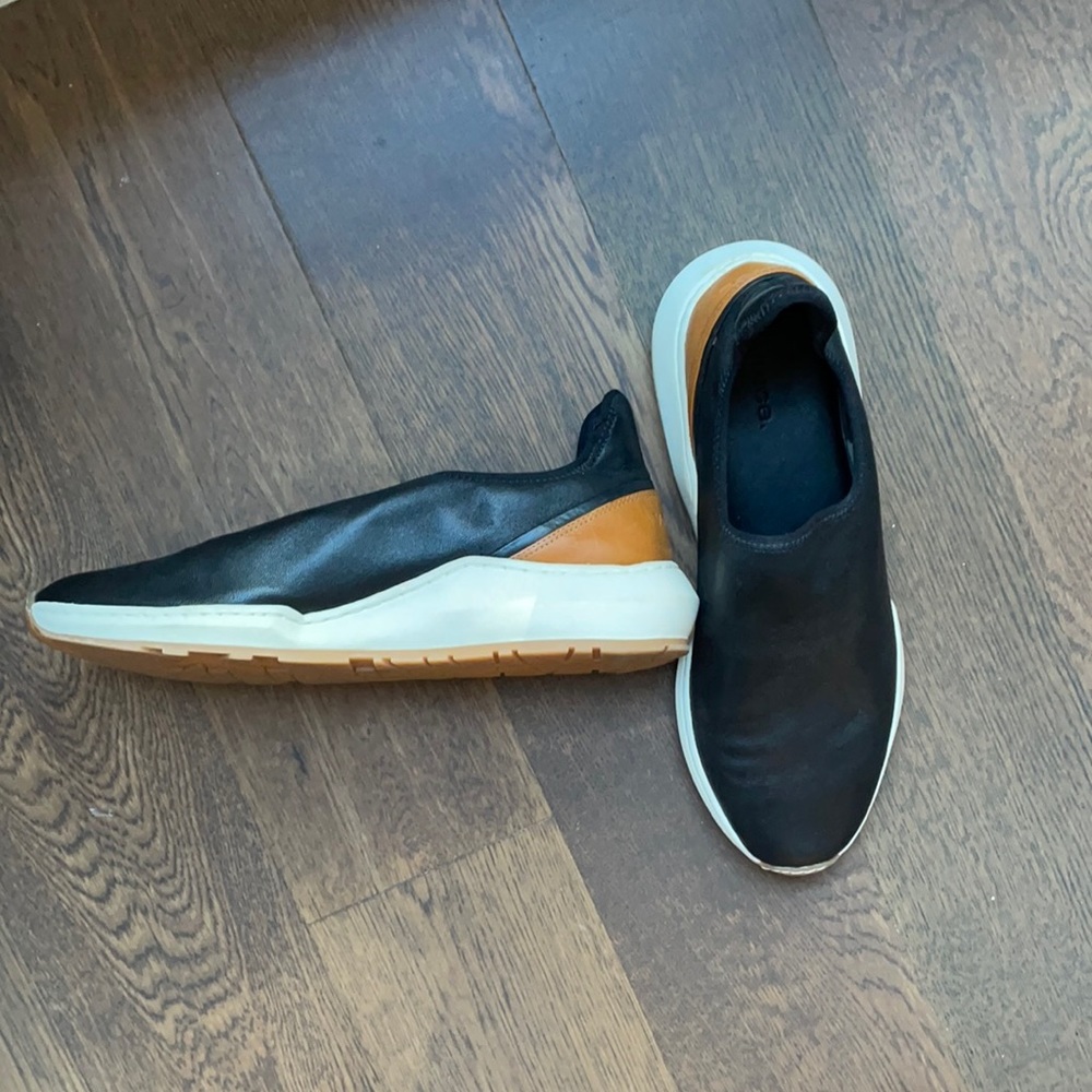 NWOT Vince slip on